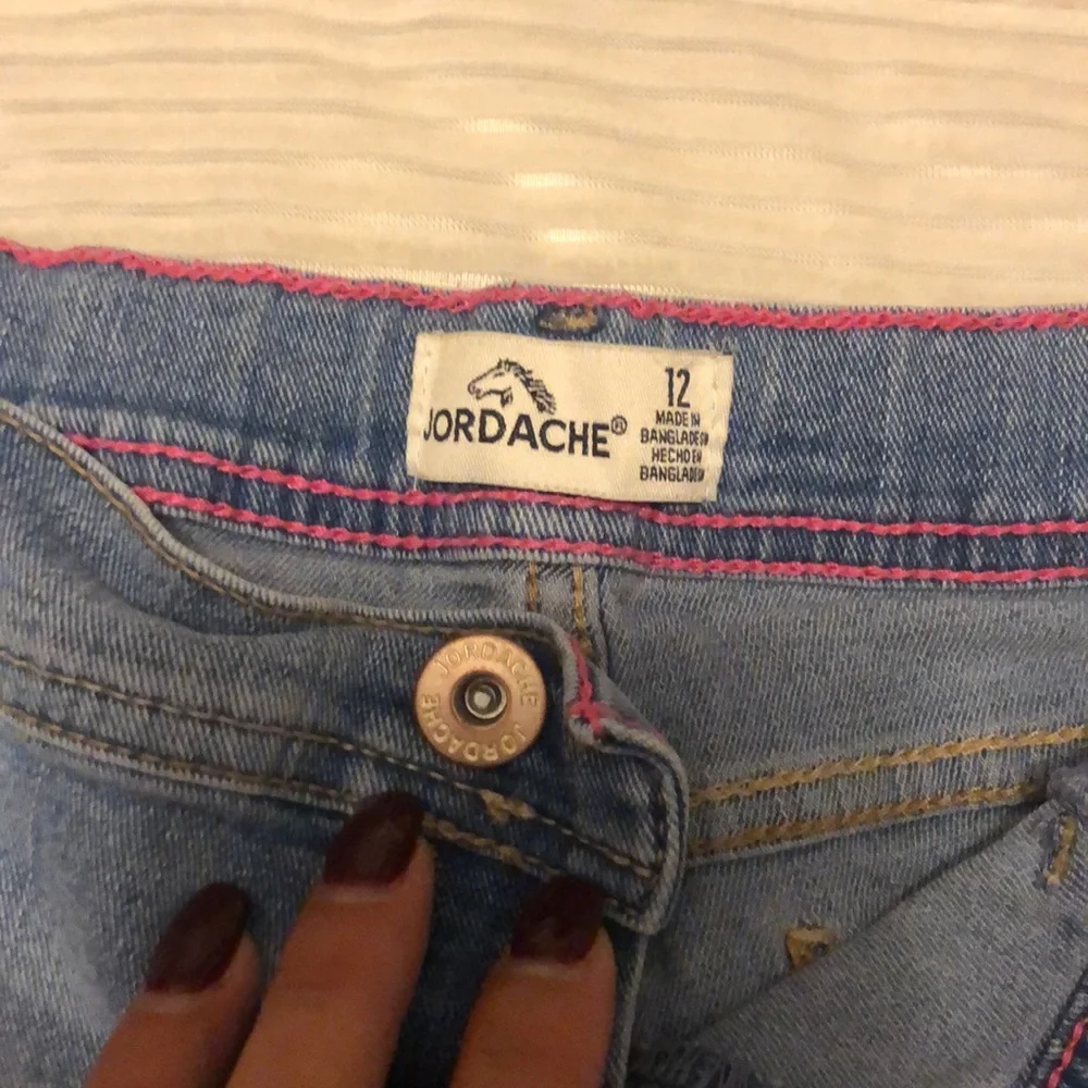 Shorts - Picture 3 of 3